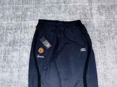 Conjunto Supreme x Umbro Gradient Track Black