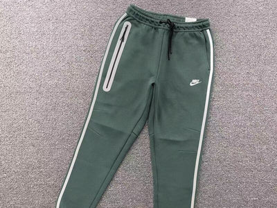 Conjunto Nike Tech Fleece Verde (Reflective)
