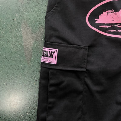 Calça Corteiz Cargo Preta e Rosa