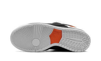 Nike SB Dunk Low TIGHTBOOTH
